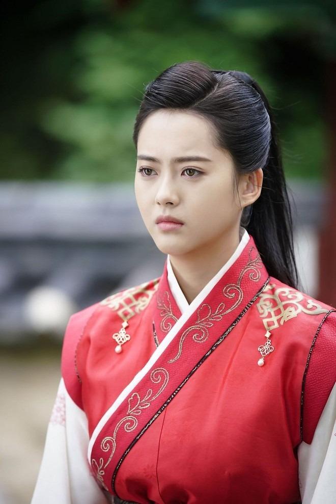 5 lần phim Hàn chọn sai nữ chính: Kim Yoo Jung quá non nớt, BoA nhận bão chê bai-5