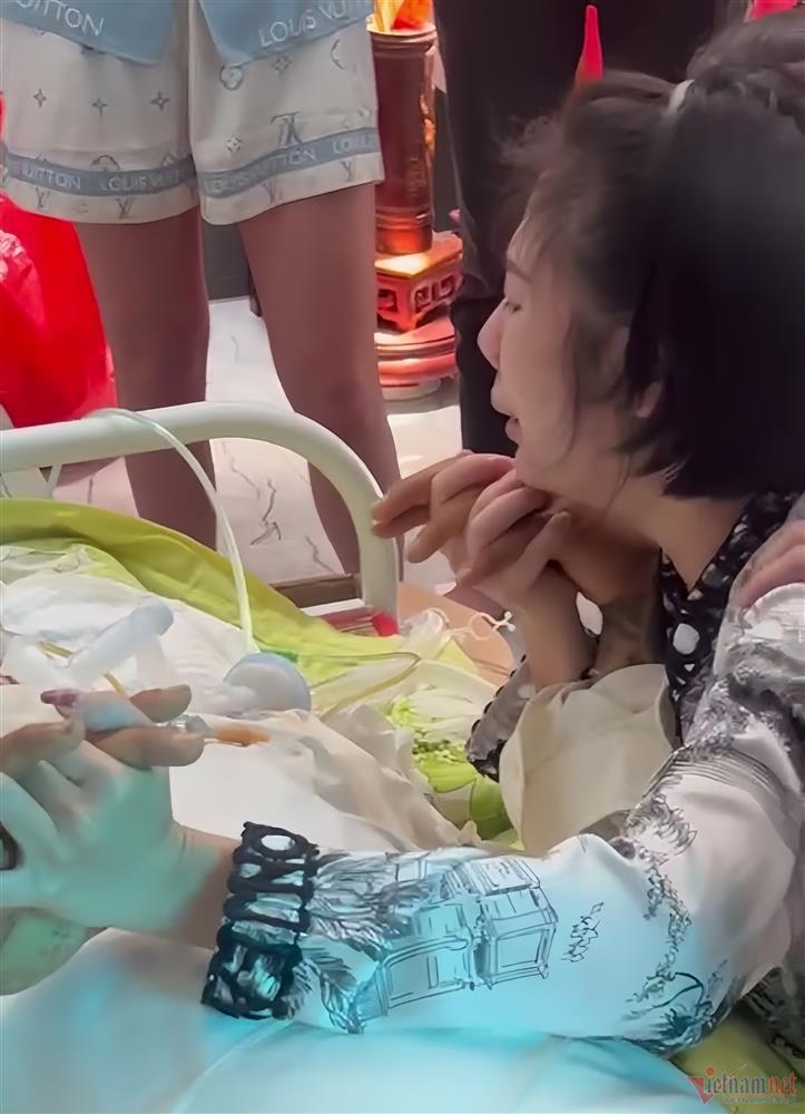 Cái nắm tay và nỗi hối hận của vợ diễn viên Hồng Hải khi chồng mất ở tuổi 31-1