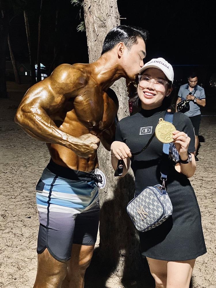 Cái nắm tay và nỗi hối hận của vợ diễn viên Hồng Hải khi chồng mất ở tuổi 31-3