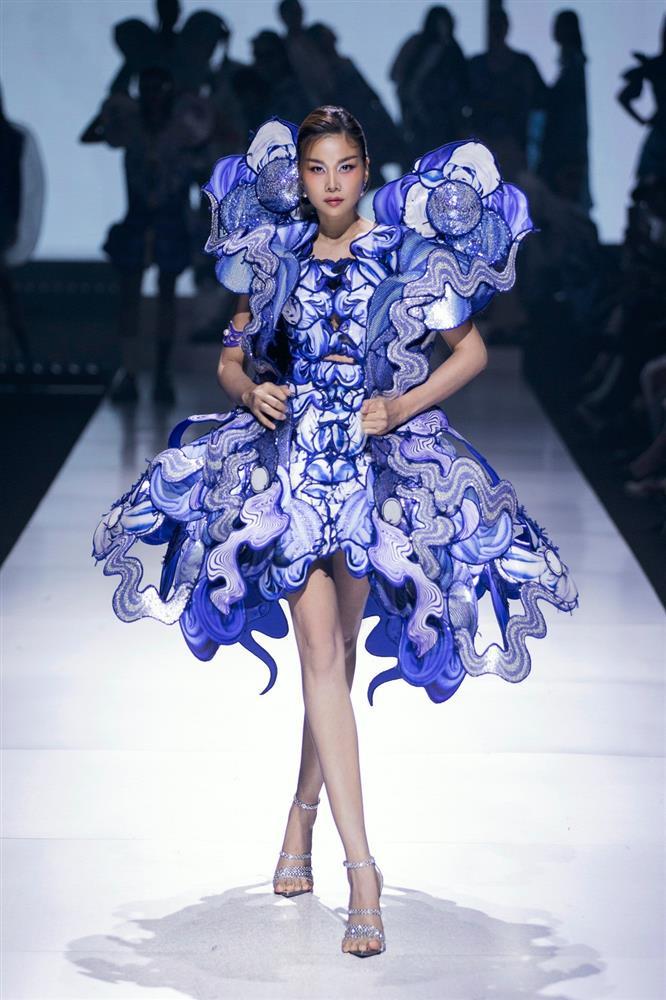 Lê Hoàng Phương gợi cảm sau khi vừa thắng kiện, Anh Thư hở bạo-11