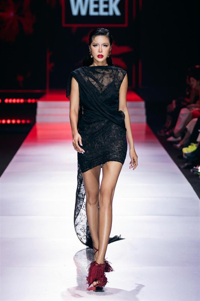 Lê Hoàng Phương gợi cảm sau khi vừa thắng kiện, Anh Thư hở bạo-15