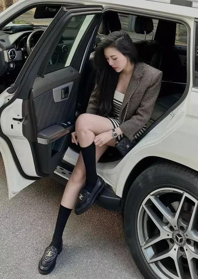 Hotgirl hàng không bỏ nghề lấy chồng, vỡ kế hoạch sinh liền 2 năm 2 con, sắc vóc mẹ bỉm vạn người mê-10