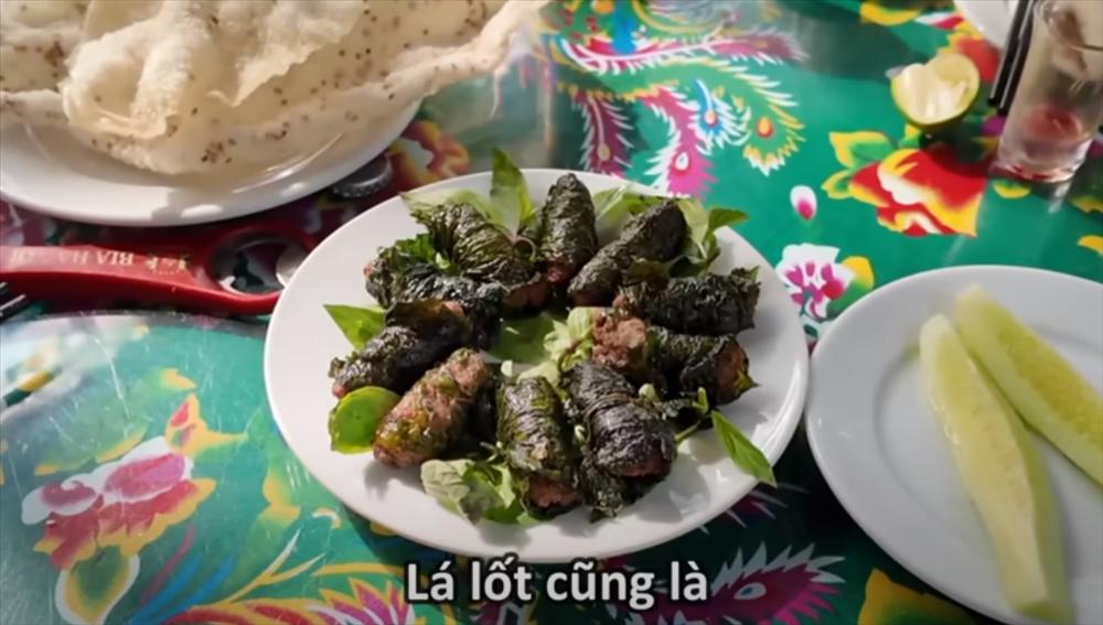 Vợ chồng Nhật tới làng rắn nổi tiếng Hà Nội, lấy hết can đảm thử món rùng mình-4