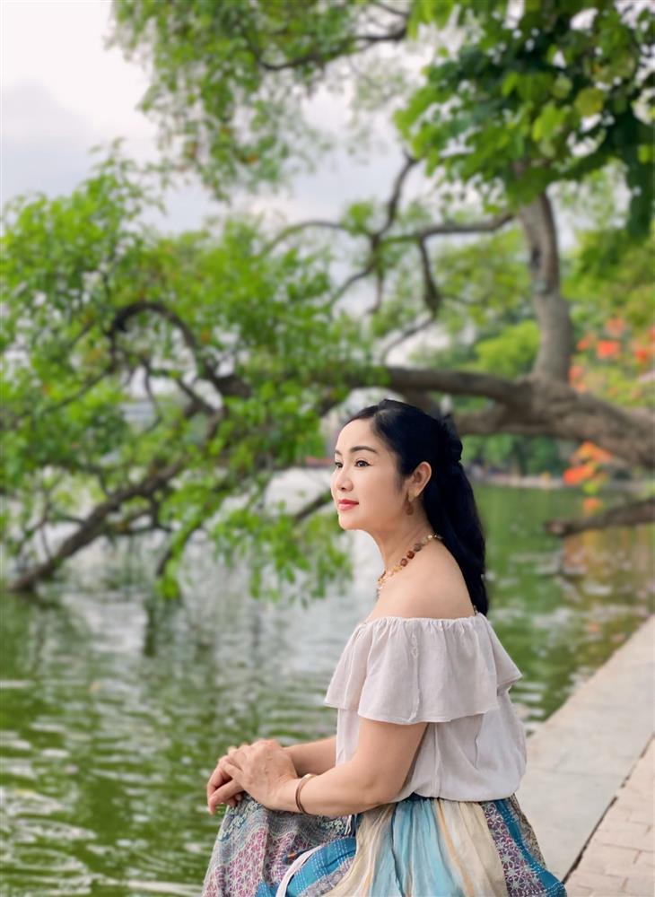 Hình ảnh trái ngược của NSND Thu Hà trên phim và ngoài đời-7