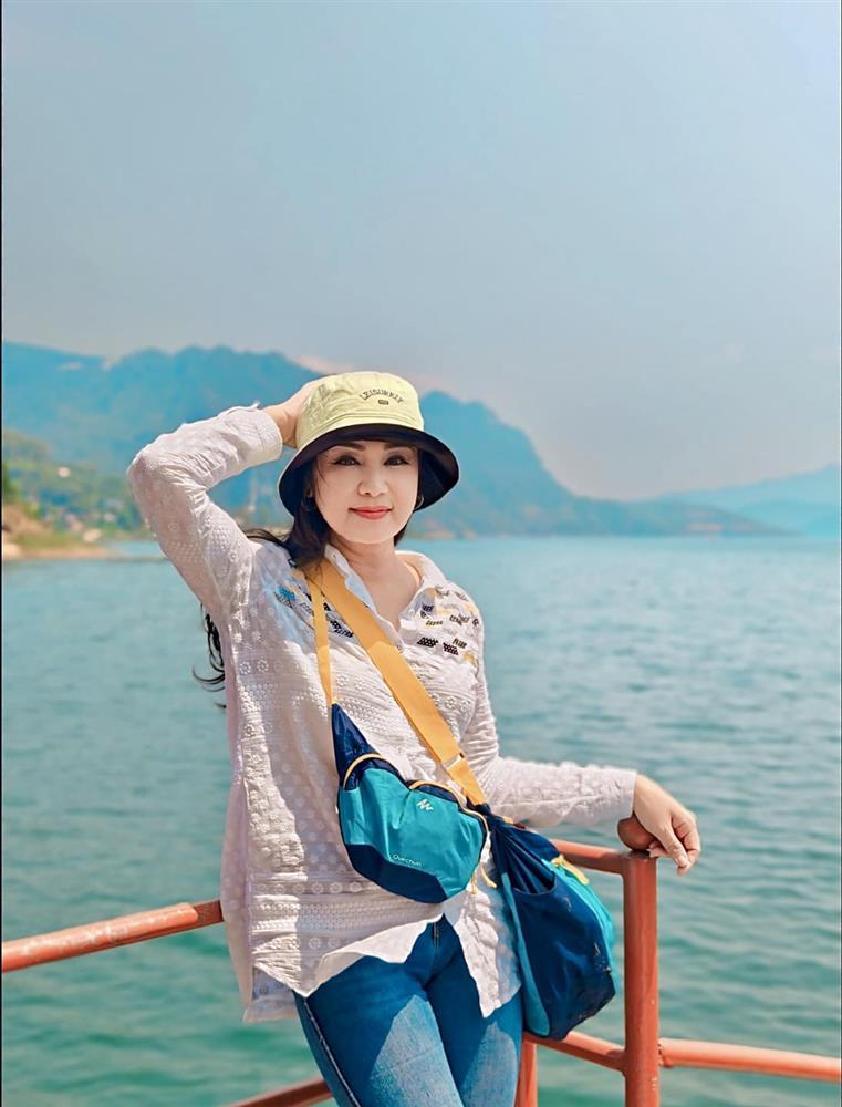 Hình ảnh trái ngược của NSND Thu Hà trên phim và ngoài đời-15