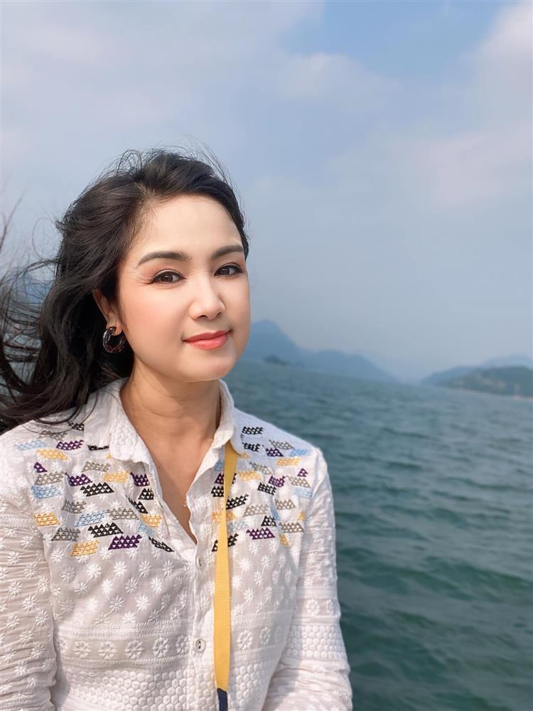 Hình ảnh trái ngược của NSND Thu Hà trên phim và ngoài đời-16