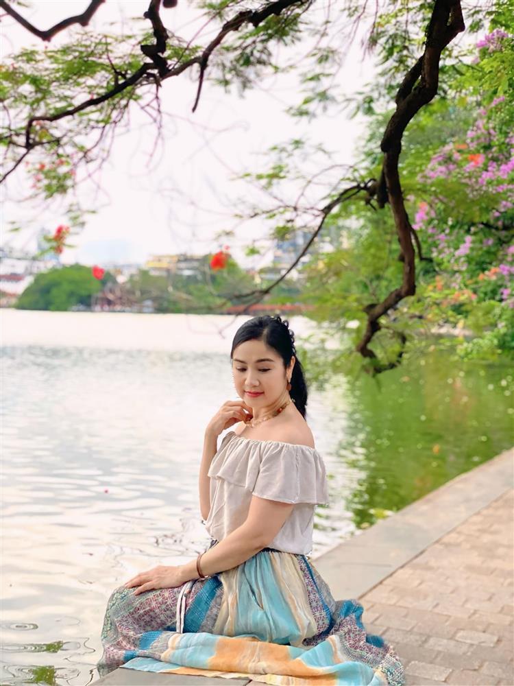 Hình ảnh trái ngược của NSND Thu Hà trên phim và ngoài đời-8