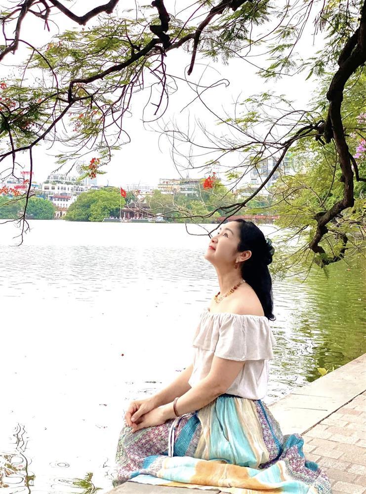 Hình ảnh trái ngược của NSND Thu Hà trên phim và ngoài đời-9