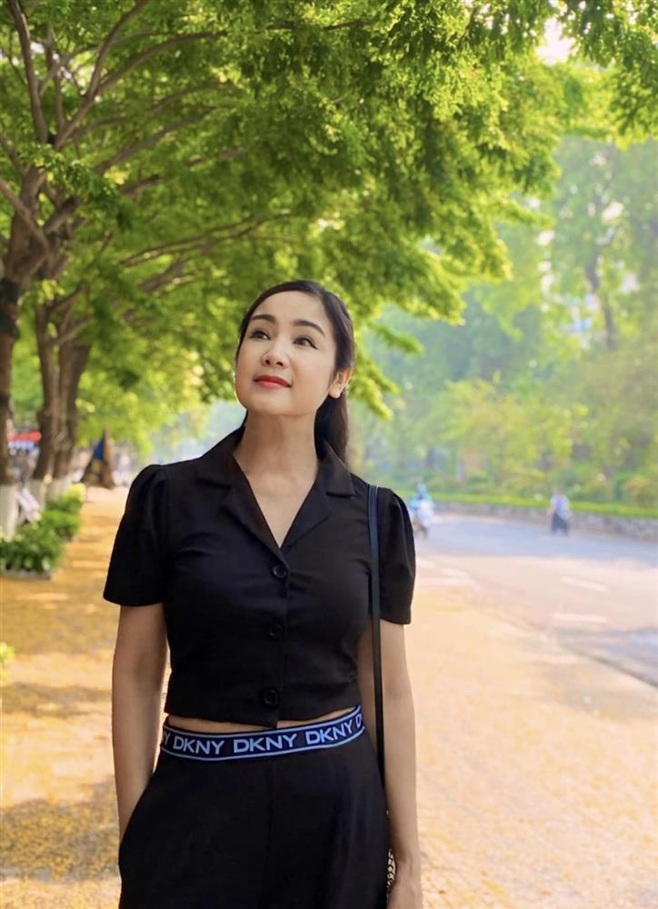 Hình ảnh trái ngược của NSND Thu Hà trên phim và ngoài đời-10