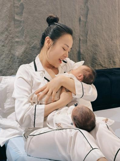 Sao Việt nhà giàu nuôi con: Phương Oanh khử trùng 3 bước khi vào phòng, Đàm Thu Trang xây hẳn rạp chiếu phim cho con-1