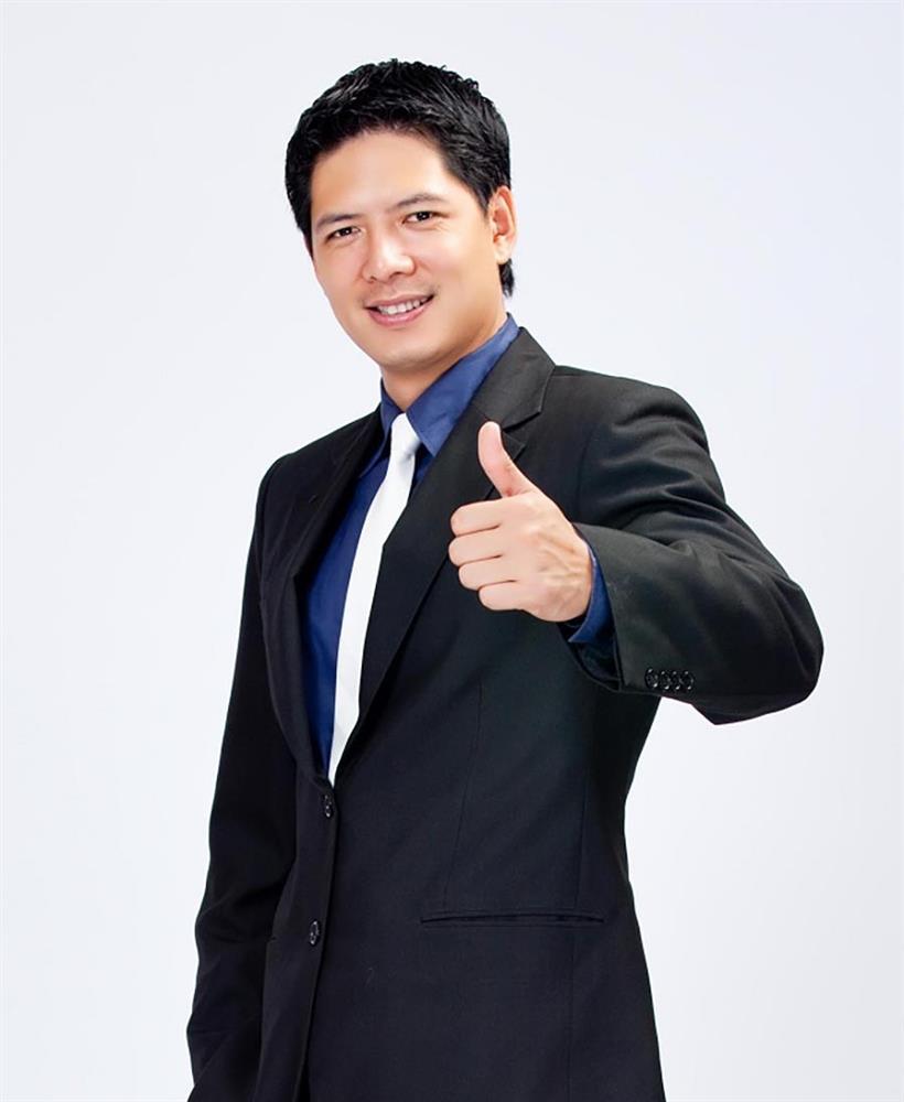 Nam MC điển trai rút khỏi showbiz sống lặng lẽ bên vợ doanh nhân hơn tuổi giờ ra sao?-1