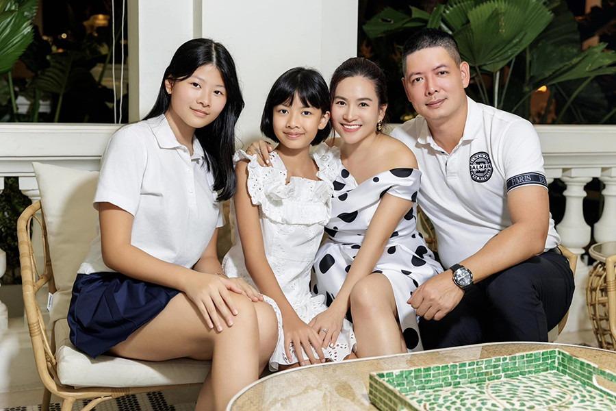 Nam MC điển trai rút khỏi showbiz sống lặng lẽ bên vợ doanh nhân hơn tuổi giờ ra sao?-4