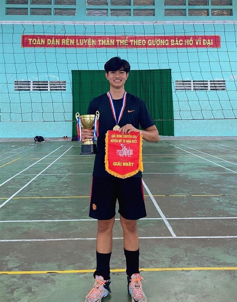 Quá đẹp trai, nam sinh 20 tuổi cao 1,89m được ví là chàng rể quốc dân-7