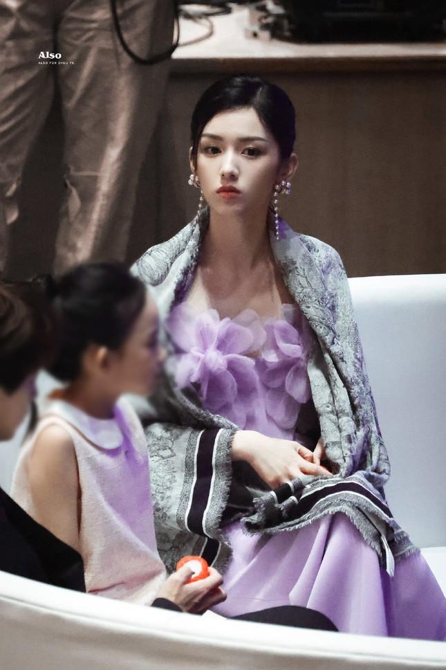 Châu Dã - sao nữ diện váy Công Trí - đang nhận chỉ trích dữ dội-2