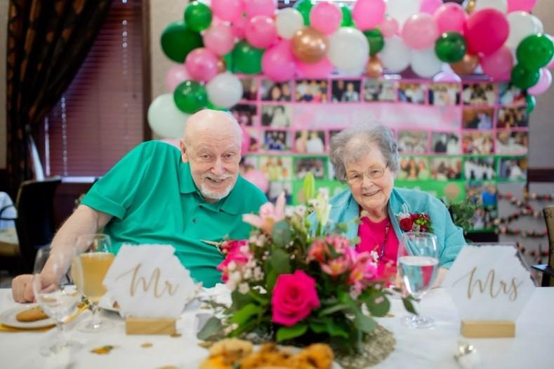 Cặp đôi tổ chức đám cưới sau 60 năm trao nhau lời thề bí mật-1