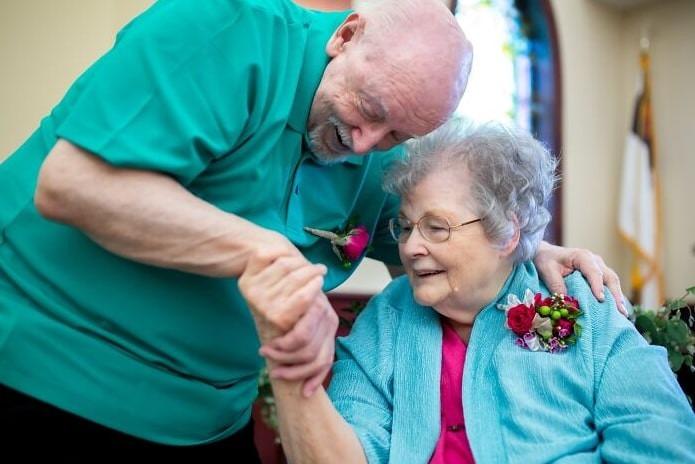 Cặp đôi tổ chức đám cưới sau 60 năm trao nhau lời thề bí mật-2