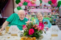 Cặp đôi tổ chức đám cưới sau 60 năm trao nhau lời thề bí mật