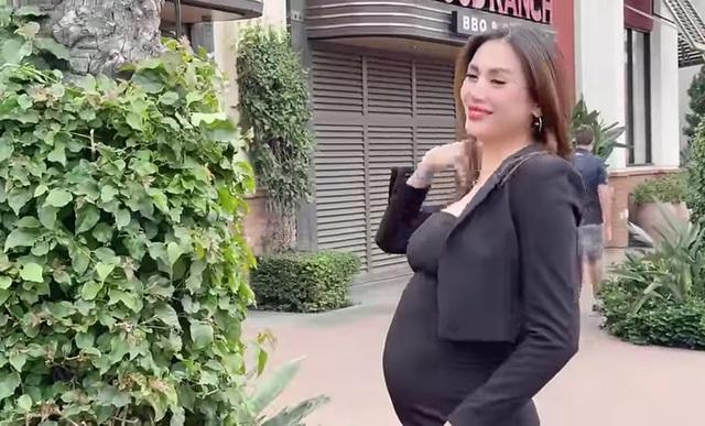 Một nữ siêu mẫu lộ bụng bầu tại Mỹ: Chọn về Việt Nam sinh con khiến ai cũng bất ngờ-1