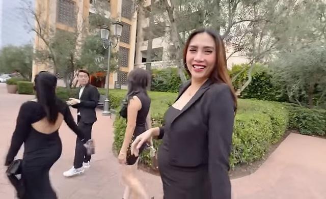 Một nữ siêu mẫu lộ bụng bầu tại Mỹ: Chọn về Việt Nam sinh con khiến ai cũng bất ngờ-2