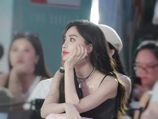 Ảnh chụp lén gây sốc của Angelababy-3