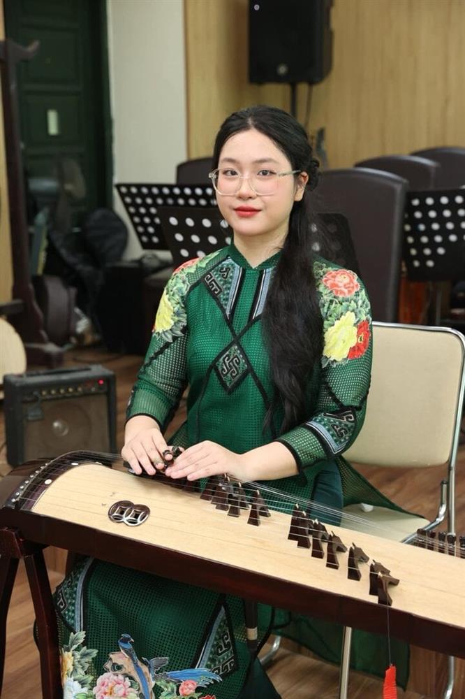 Con gái Ông hoàng nhạc đỏ Trọng Tấn: Xinh xắn như hot girl, chơi đàn xuất sắc-3