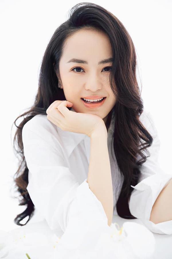 Nhan sắc tuổi 32 của BTV thời sự Bích Ngọc-2