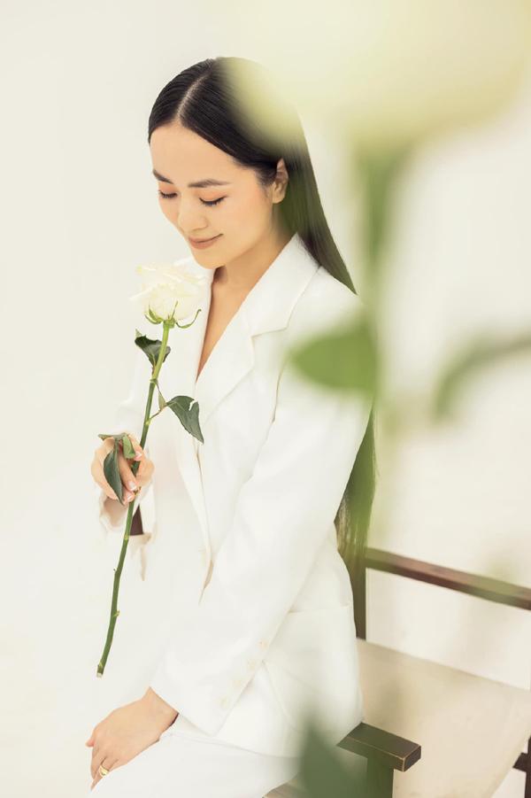 Nhan sắc tuổi 32 của BTV thời sự Bích Ngọc-9