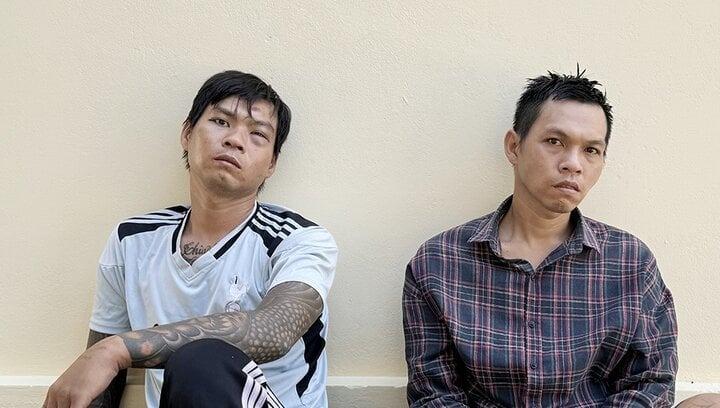 Bắt 2 anh em trốn truy nã, thu nhiều súng và hung khí-1