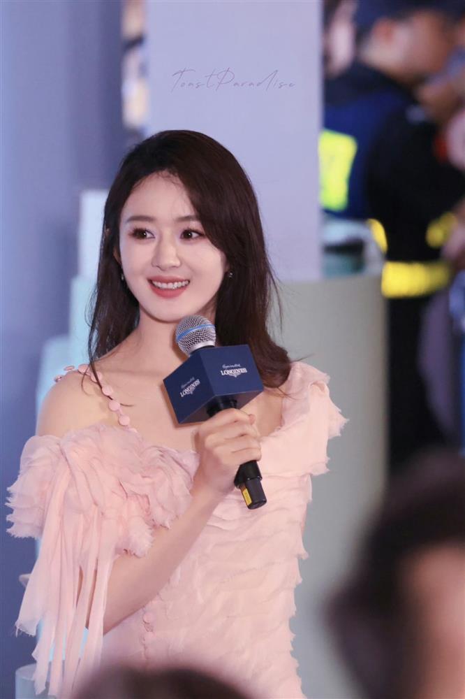 Triệu Lệ Dĩnh lộ diện sau thời gian ở ẩn, nhan sắc thách thức cam thường ở tuổi U40-2