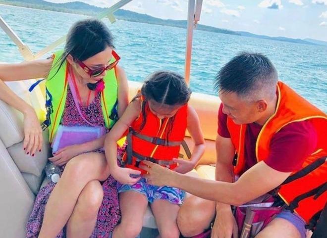 Ái nữ nhà Thủy Tiên - Công Vinh trổ mã, mới 11 tuổi chiều cao ăn đứt mẹ-4