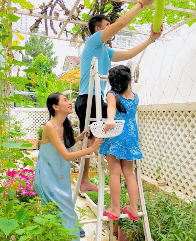 Ái nữ nhà Thủy Tiên - Công Vinh trổ mã, mới 11 tuổi chiều cao ăn đứt mẹ-5