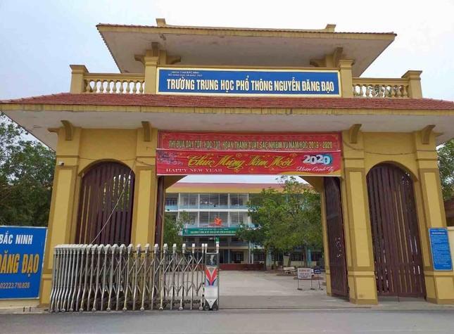 Công an vào cuộc xác minh giám thị ép thí sinh mang bài thi ra nhà vệ sinh chụp ảnh ở Bắc Ninh-2