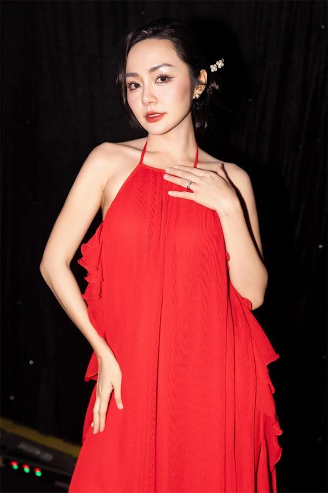 Chân dung nữ MC ấn tượng tại Tuần lễ Thời trang Quốc tế Việt Nam 2024-3