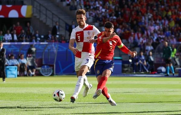 Chân dung tiền đạo gây sốt tại Euro 2024: Chị em xem xong đều thành fan của Tây Ban Nha-1