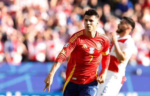 Chân dung tiền đạo gây sốt tại Euro 2024: Chị em xem xong đều thành fan của Tây Ban Nha-2
