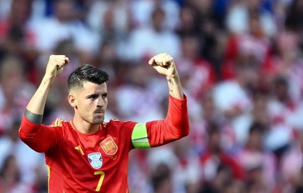 Chân dung tiền đạo gây sốt tại Euro 2024: Chị em xem xong đều thành fan của Tây Ban Nha-3