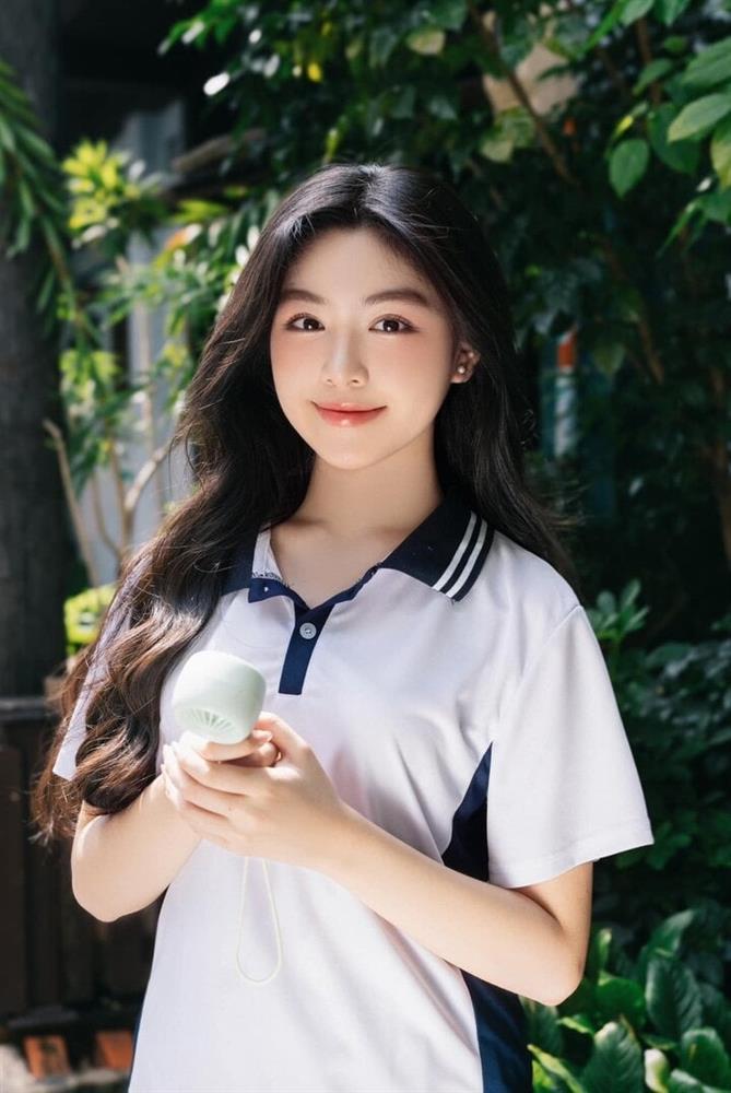 Quyền Linh xúc động suýt khóc mấy lần trong ngày con gái tốt nghiệp-3