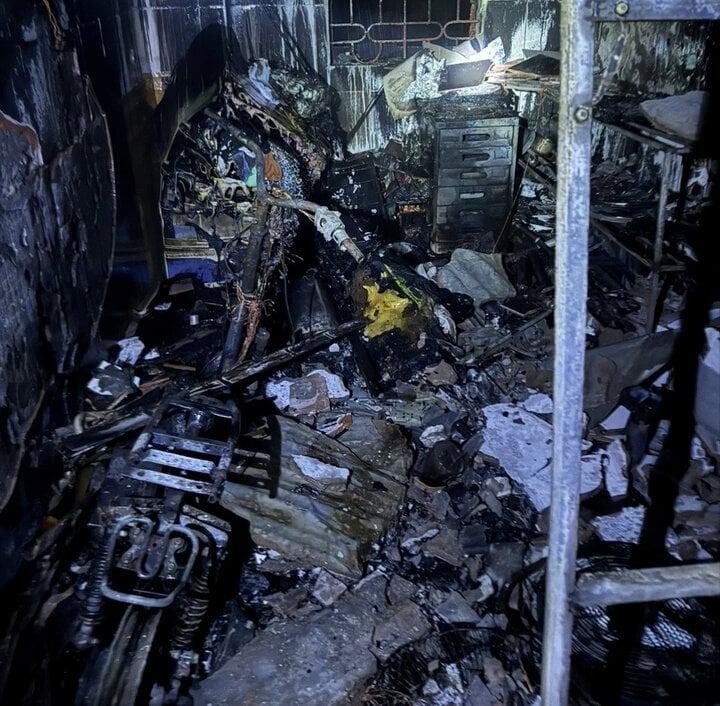 Cháy nhà 3 người chết ở Bắc Giang: Lửa bùng phát từ nơi để xe đạp điện-1