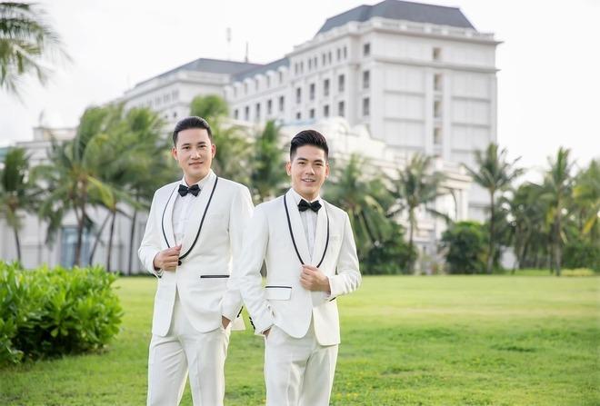 Cặp đôi đồng giới Vbiz tung ảnh cưới, hé lộ 2 khách mời đầu tiên trong hôn lễ-4