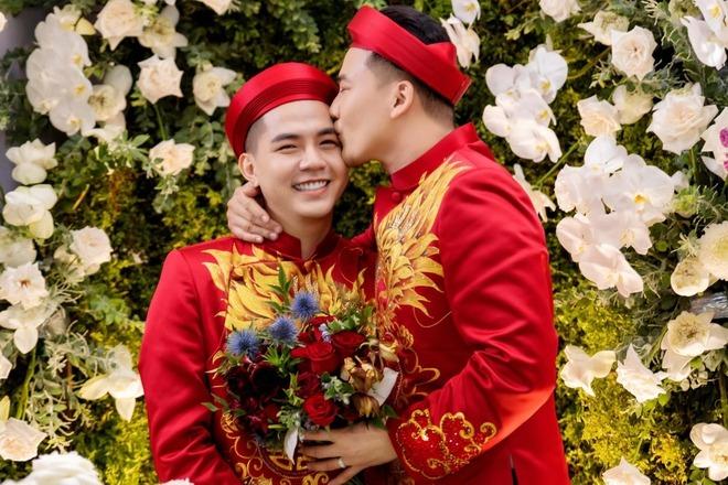 Cặp đôi đồng giới Vbiz tung ảnh cưới, hé lộ 2 khách mời đầu tiên trong hôn lễ-6