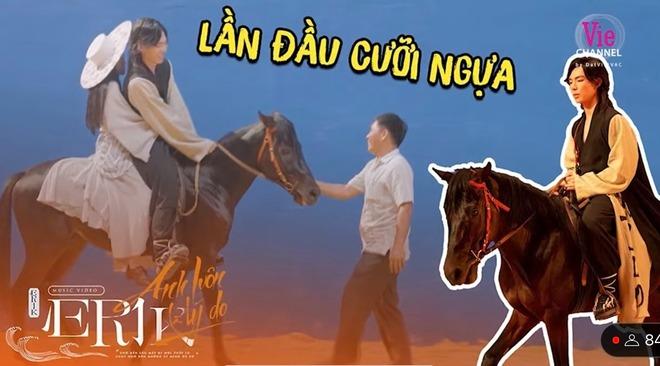 Erik gây chú ý vì làm lố-2
