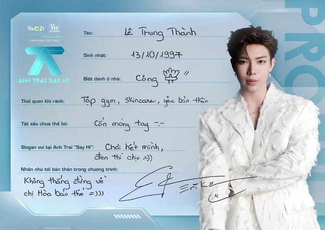 Erik gây chú ý vì làm lố-4