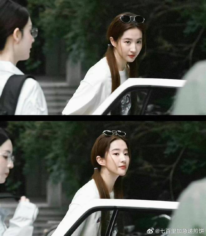 Lưu Diệc Phi U40 trẻ xinh mơn mởn để vào vai sinh viên nhờ 2 loại nước, 1 trong số đó dùng để rửa mặt-5