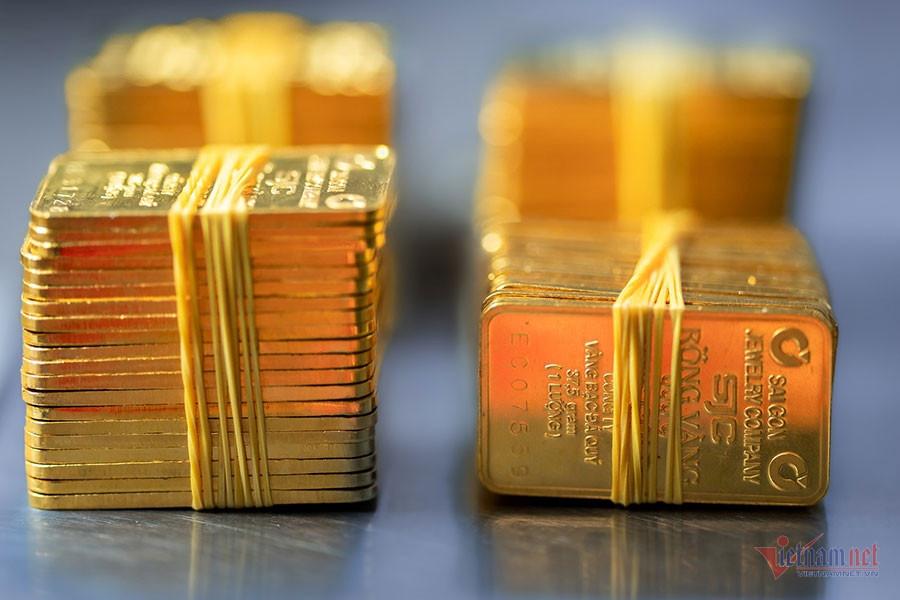 Giá vàng miếng SJC bất ngờ giảm sâu tại các ngân hàng thương mại cổ phần-2