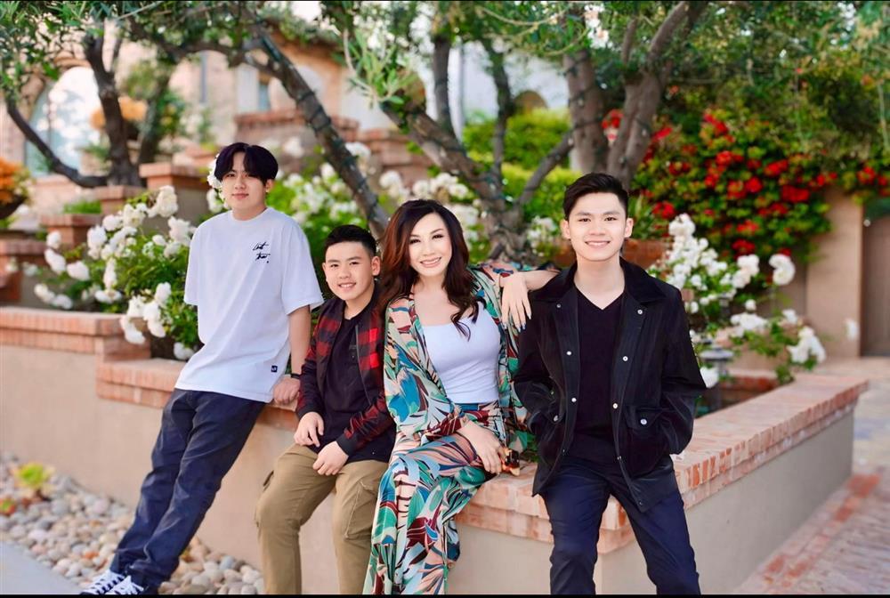 Con trai Bằng Kiều và vợ cũ Trizzie Phương Trinh học giỏi, chiều cao nổi trội-8