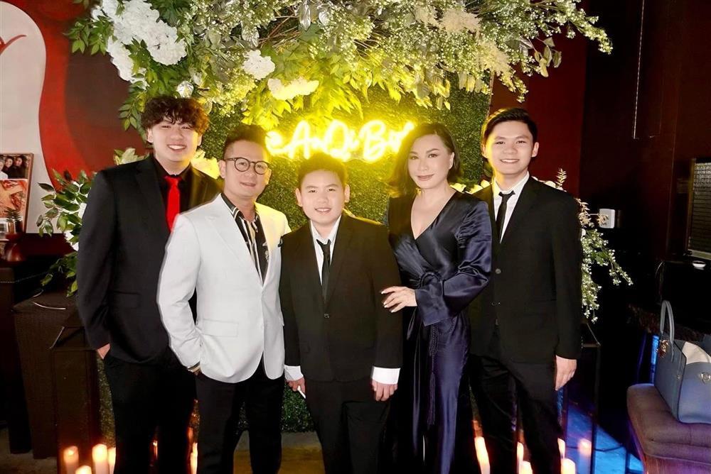 Con trai Bằng Kiều và vợ cũ Trizzie Phương Trinh học giỏi, chiều cao nổi trội-9