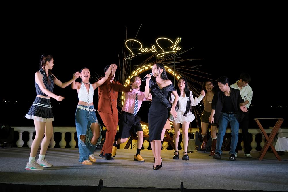 Hoa hậu Tiểu Vy đối đầu Lynk Lee cùng dàn hot Tiktoker-11