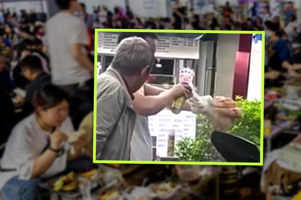 Nhà hàng gây sốc vì phun sơn gây ung thư lên thịt nướng-3