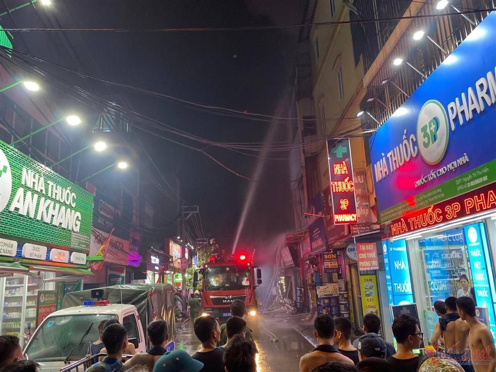 Cháy lớn tại phố Định Công Hạ, Giám đốc Công an Hà Nội trực tiếp xuống hiện trường-1