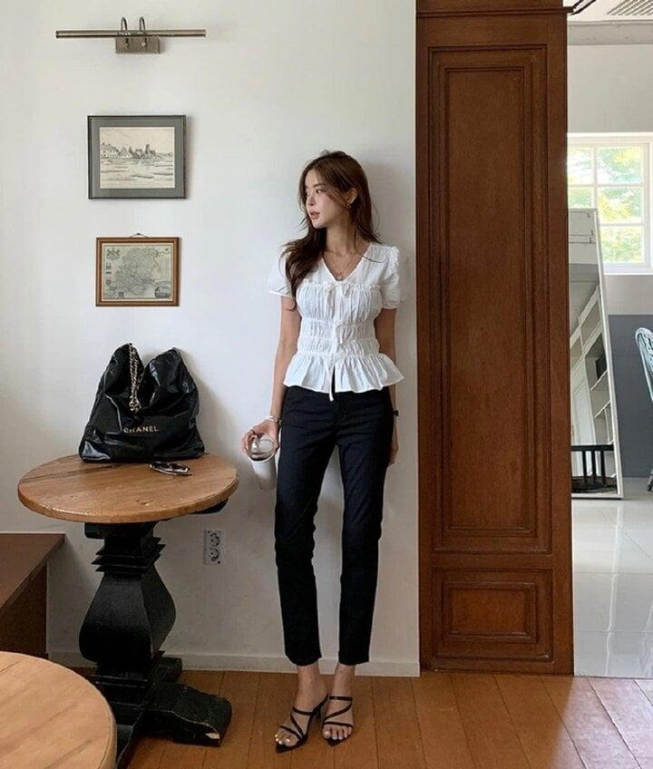 Gợi ý những set đồ gọn gàng để chị em mặc đi làm trong ngày mưa gió-3